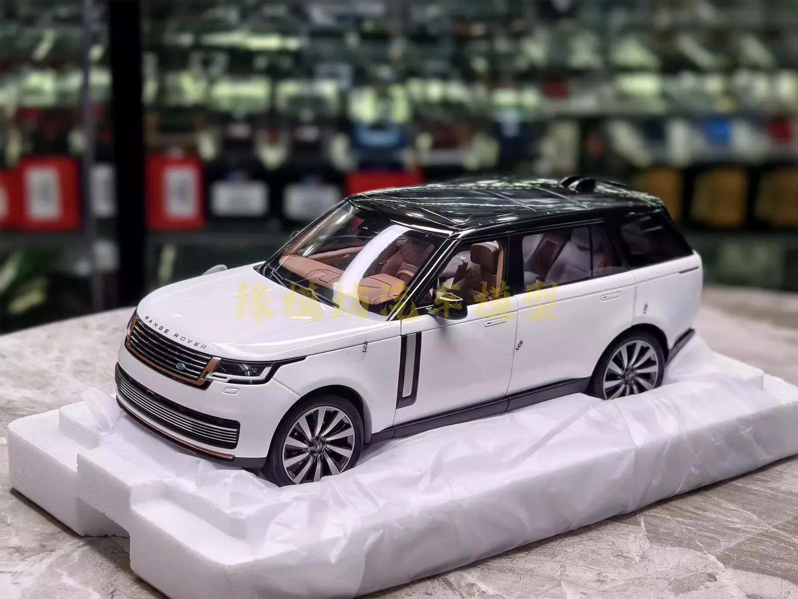 1:18 LCD Land Rover Range Rover SV 2022 Honor Long Axis Diecast Model Car Gifts