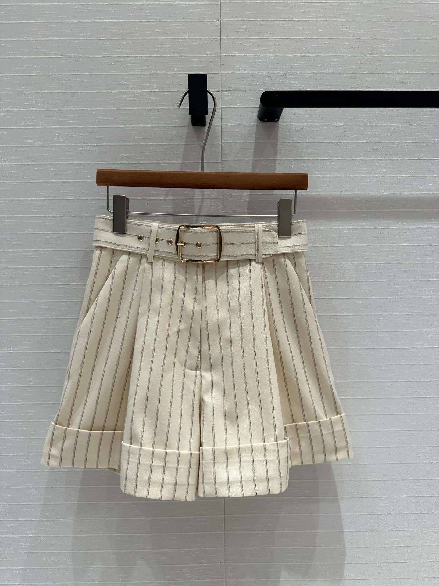 2024 Summer New High Quality Women's Wear Commuting cream colored fine striped cotton and linen high waisted shorts 0621