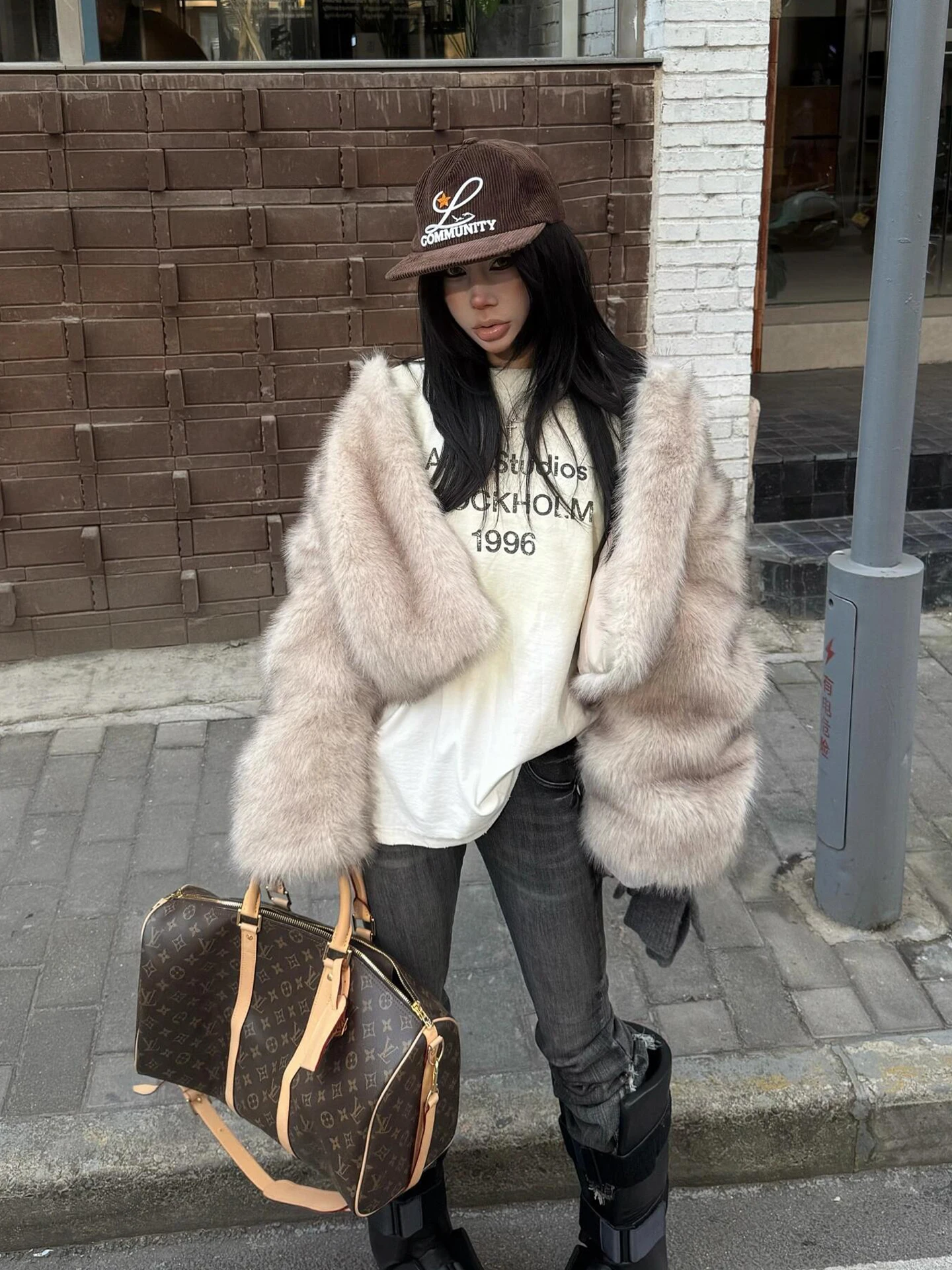 

Young Sle Eco-Friendly Fur Coat Women's White Fluffy Outerwear Winter Faionable Cact Size Whole Skin Long Sve