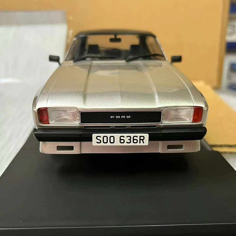 Diecast 1:18 Ford Capri MK II Simulation Alloy Car Model Toy Collectible Gifts Ornaments