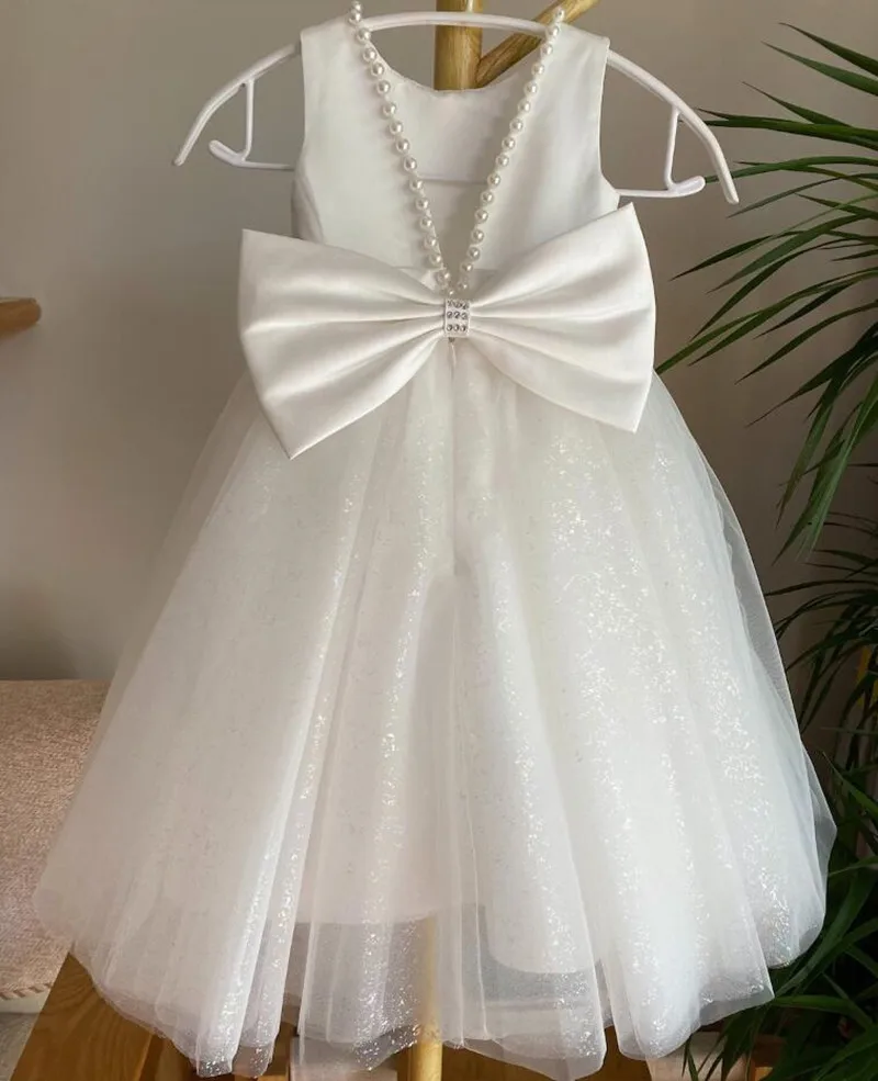 

Glitter Tulle White Flowers Girl Dress With Bow V Back Pearls Wedding Party Gown Kid First Communion Dress