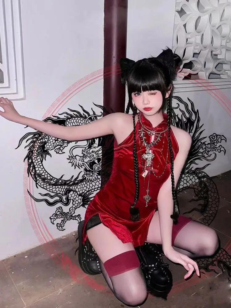 

Chinese Girl Hanging Neck And Exposed Shoulders Modified Cheongsam Tight Fitting And Slimming Wrapped Buttocks Sleeveless