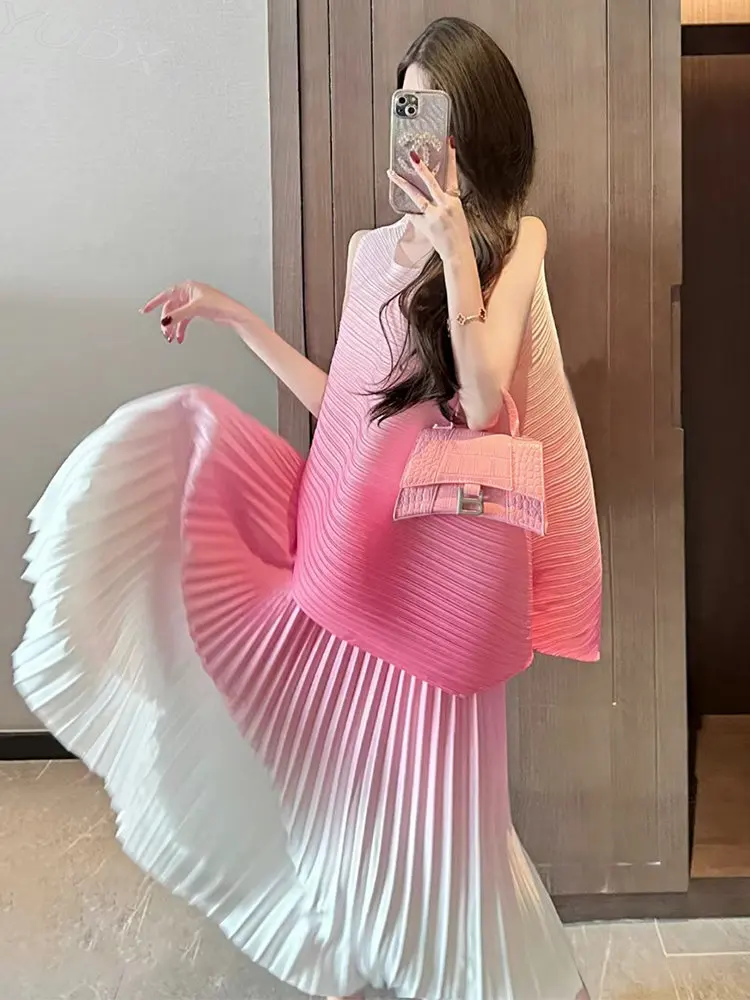 

Miyake High-end Tops Long Skirt Women Two-piece Set 2023 Summer New Loose Pleated Irregular T-shirt + Gradient Color Skirt Set