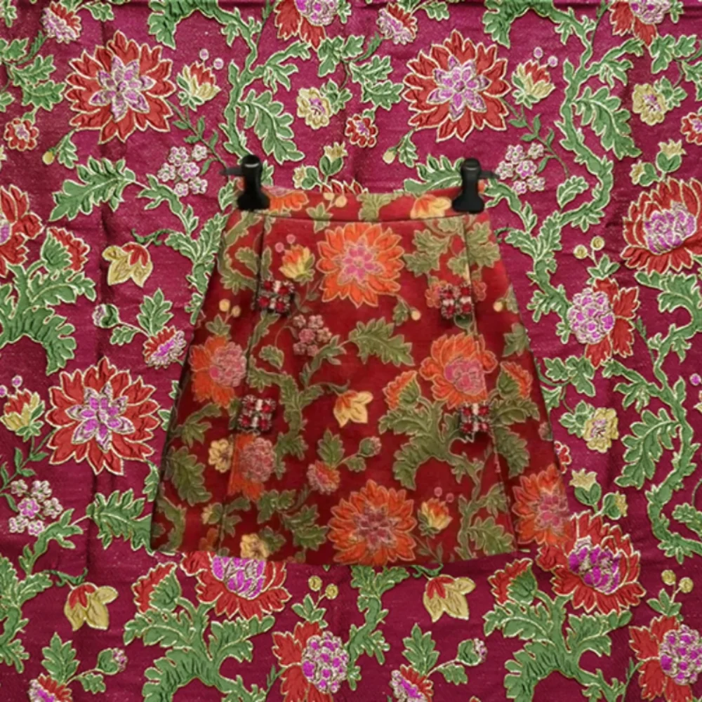 

Золотая линия парча жаккардовая ткань суд стиль Хепберн платье модный брендовый дизайн шитье оптовая продажа материал ткань на метр