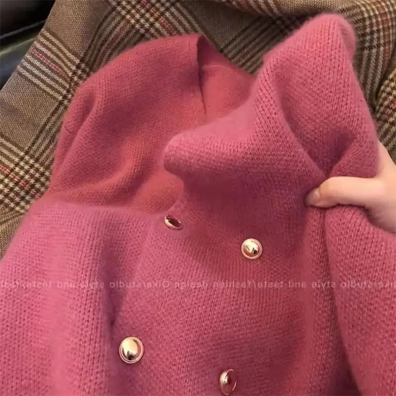 Cunter Light Fashion Luxury/Autumn/Winter New Fashionable V-neck Design Knitted Cardigan Women's Loose  And azy Style Sweater Wo