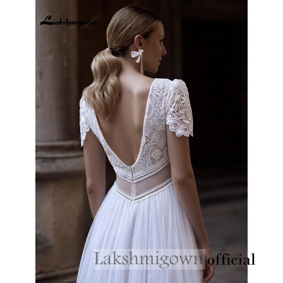 Lakshmigown Boho-Brautkleid, kurze Ärmel, Spitze, Boot-Ausschnitt, ausgeschnittene Taille, tiefer V-Ausschnitt am Rücken, Tüll, A-Linien-Hochzeitskleid, nach Maß gefertigt. – Detail 7