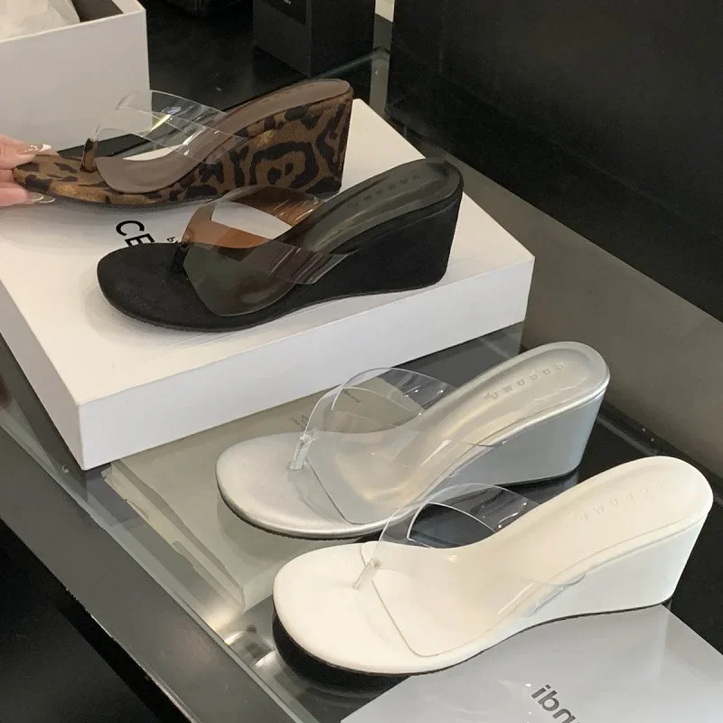 2025 New Fashion Round Clip Toe PVC Transparent Women Slippers Designer Wedge High Heels Flip Flops Ladies Shoes