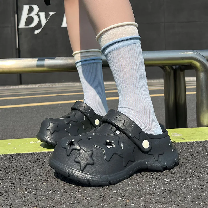 Ant Love الربيع/الصيف منتج جديد بسيط وعصري السماء المرصعة بالنجوم المرأة نمط مريح سميكة القاع ثقب الأحذية مع عارضة