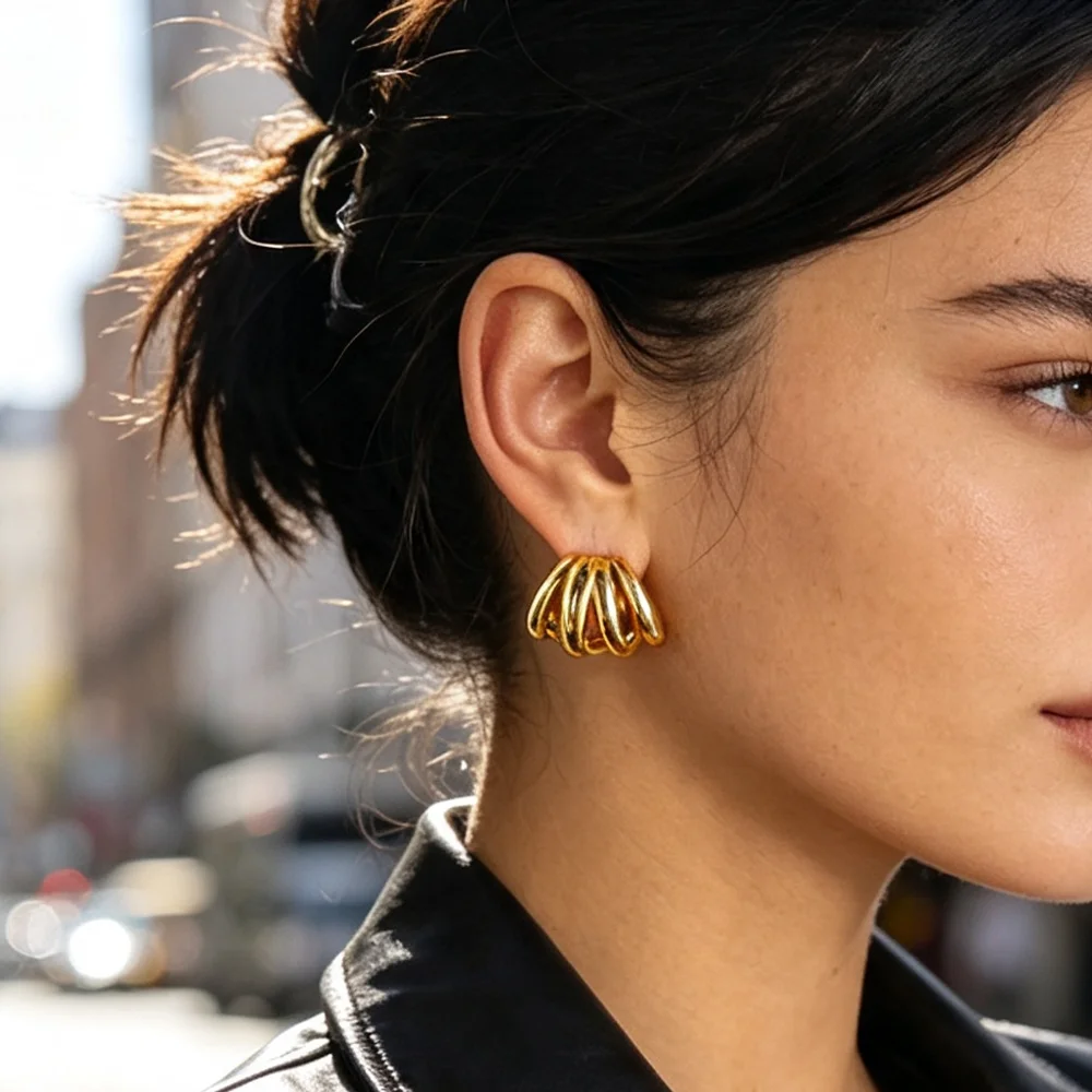 Newly launched gold-plated C-shaped multi-layer Huggie Stud earrings are fashionable and elegant women's earrings and jewelry