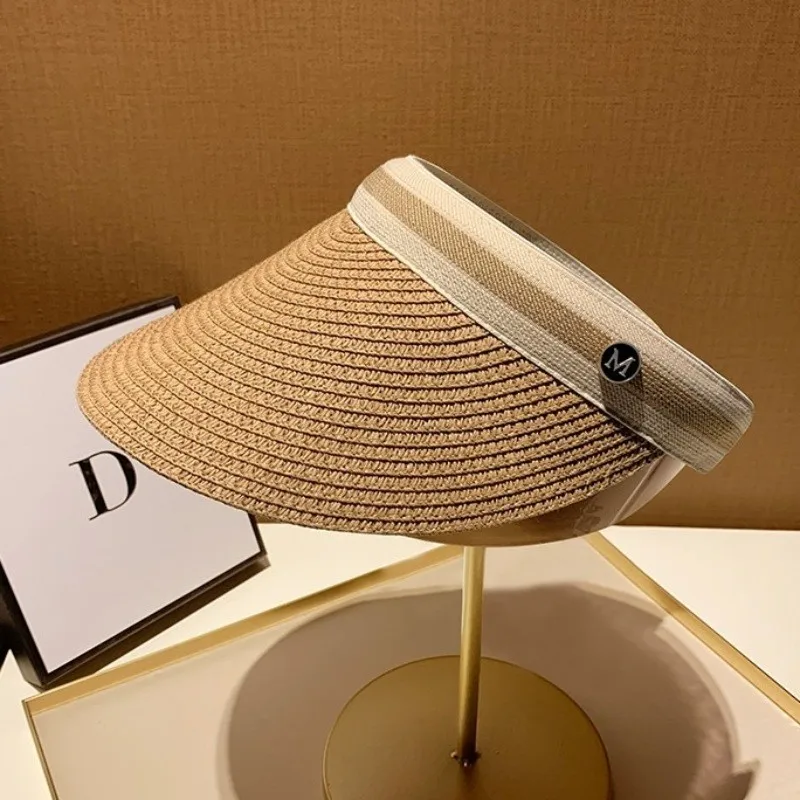 A light luxury and fashionable baseball cap vacation travel open-top hat perfect shade for women