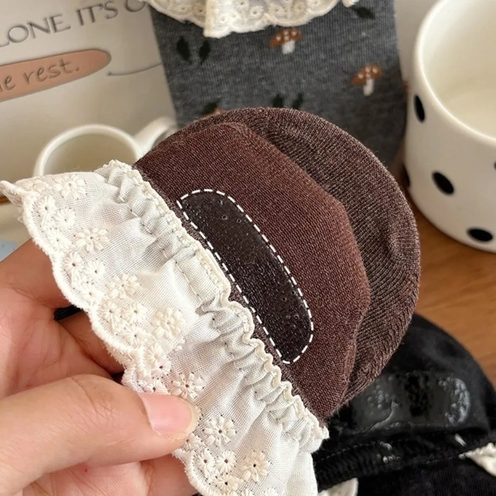 1pair Silicone Grip Lace Trim Boat Socks Thin Fabric Retro Design Ankle Socks For Women Breathable Sweet Invisible Liner Socks