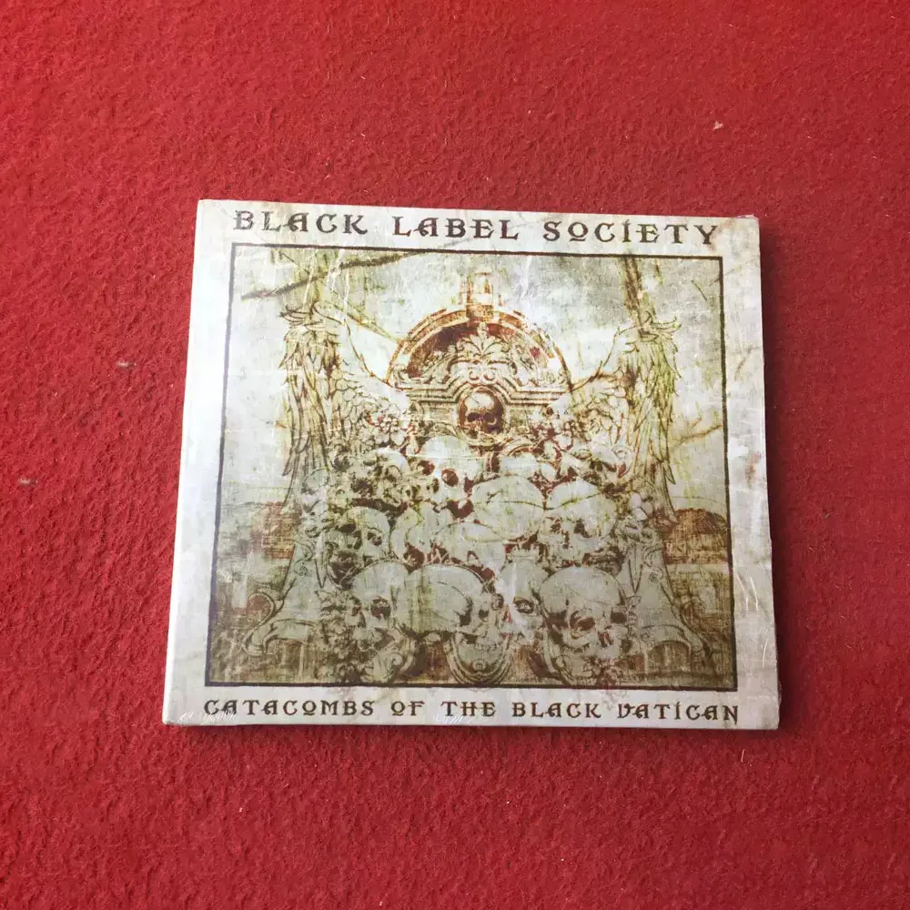 CD 'Catacombs of the Black Vatican' de Black Label Society, un album studio entièrement créé et interprété par Zakk Wylde.
