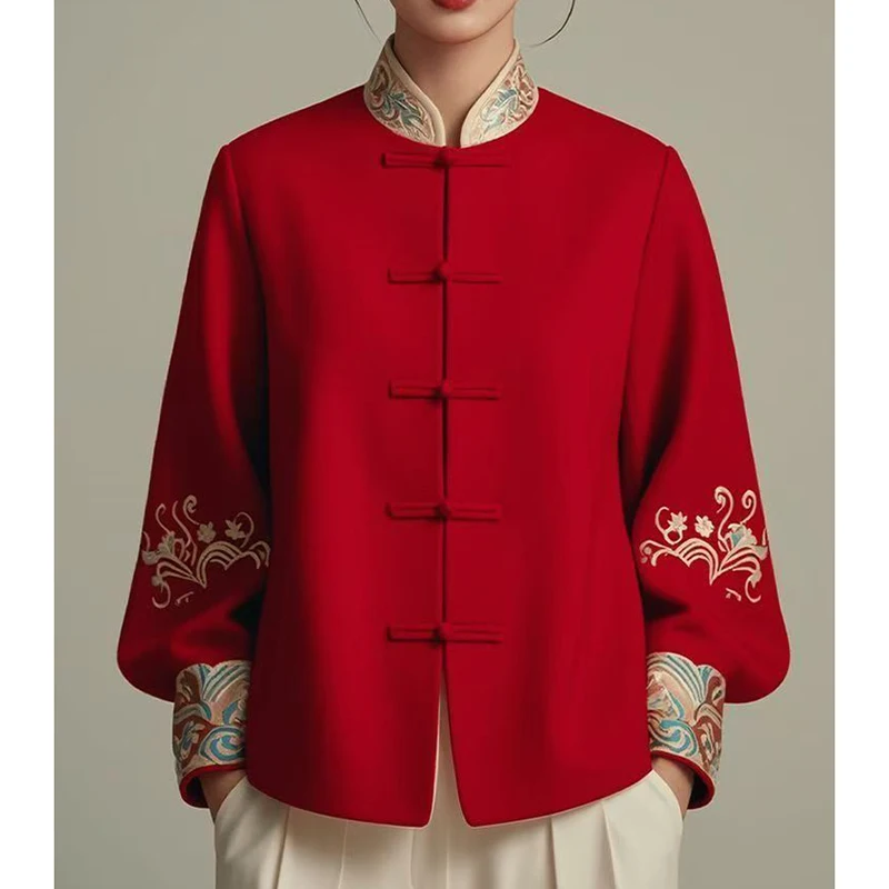 معطف أحمر على الطراز الصيني للنساء بأكمام طويلة وسترة خريف أنيقة عتيقة مطبوعة بزر ضفدع لعيد الميلاد والعام الجديد قمة الموضة