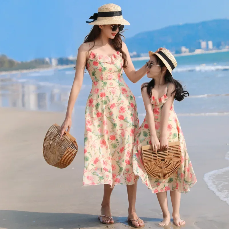 Vacation Look Mother and Daughter Floral Dresses Holiday Mom and Baby Girls Equal Beach Dress 2024 Summer Mama and Me Clothes