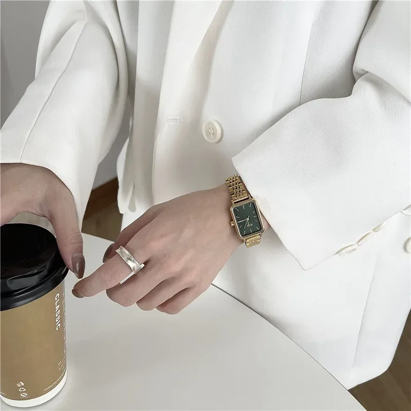 Reloj cuadrado de lujo para mujer, pulsera de cuarzo de acero inoxidable, resistente al agua, con esfera Simple, color dorado y plateado