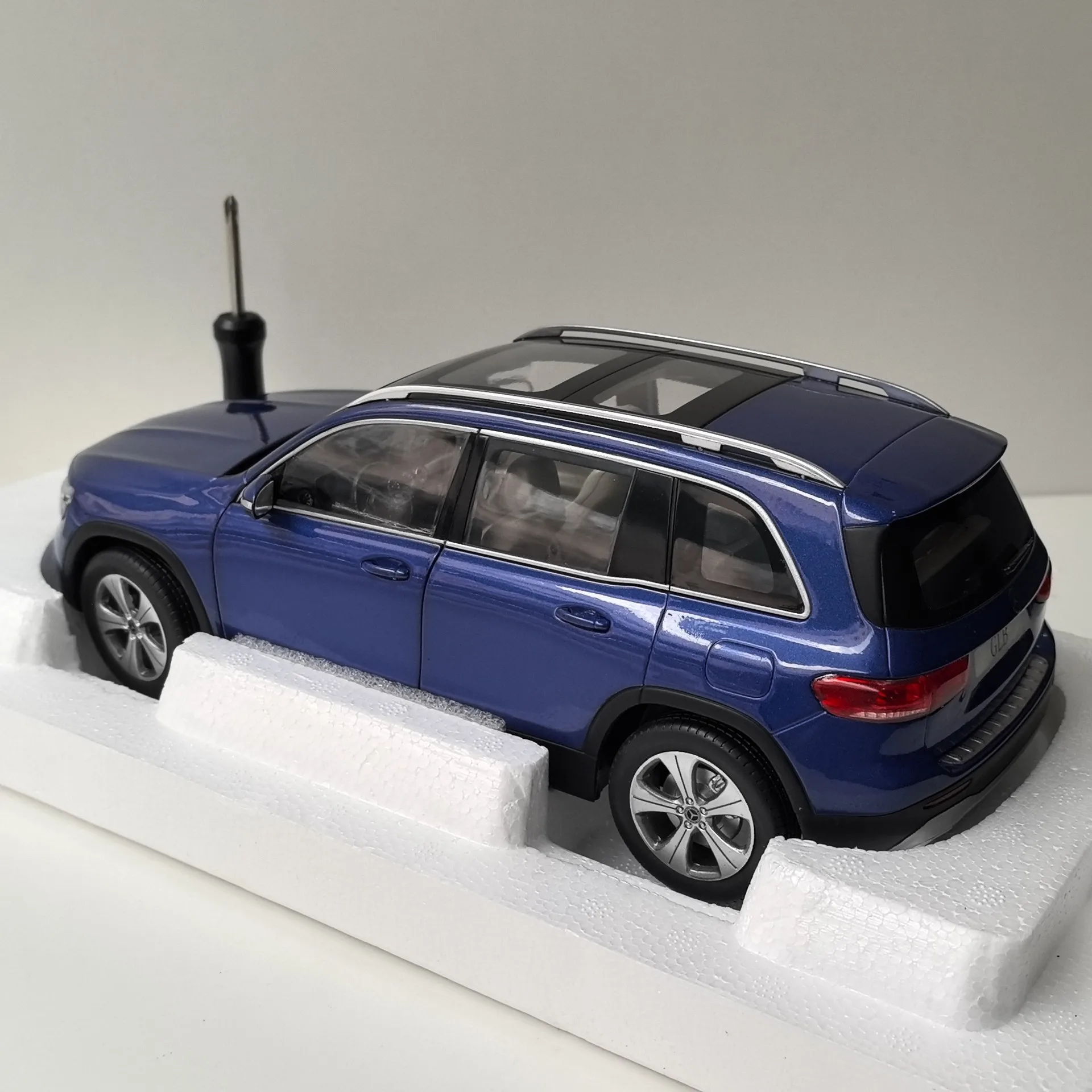 Modèle de voiture en alliage moulé sous pression BENZ BENZ GLB, échelle 1:18, jouet de collection, cadeau, affichage Souvenir, ornement