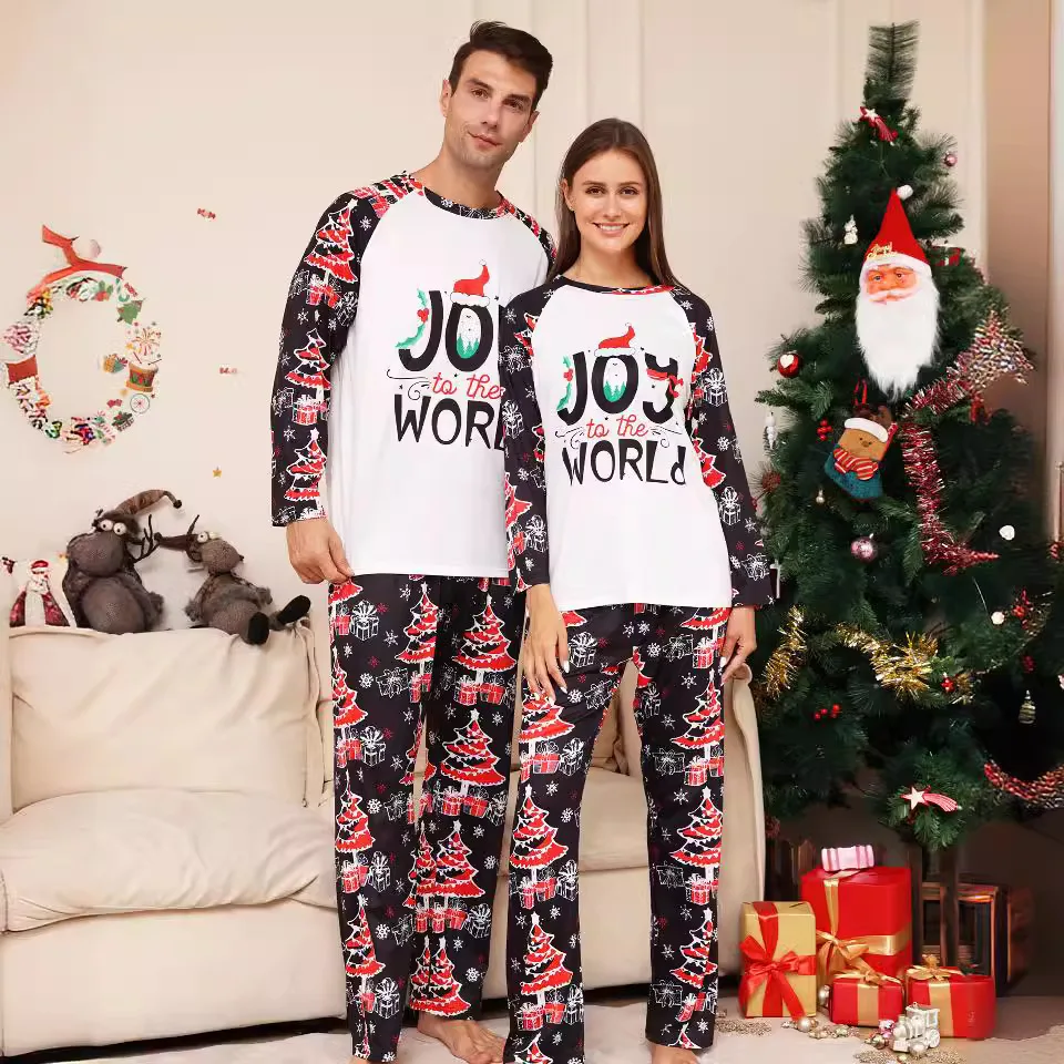 مجموعة بيجامة عائلية جديدة لعيد الميلاد والعام الجديد لعام 2026 - ملابس منزلية مكونة من قطعتين مطبوعة بحروف، بيجامة عائلية متطابقة