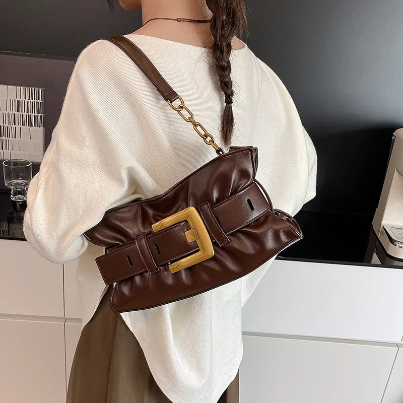 مصمم الأزياء حقيبة الكتف الفاخرة الرجعية الاتجاه تصميم مطوي الأجهزة النسائية حزام مشبك حقيبة يد حقيبة جلدية ناعمة المرأة