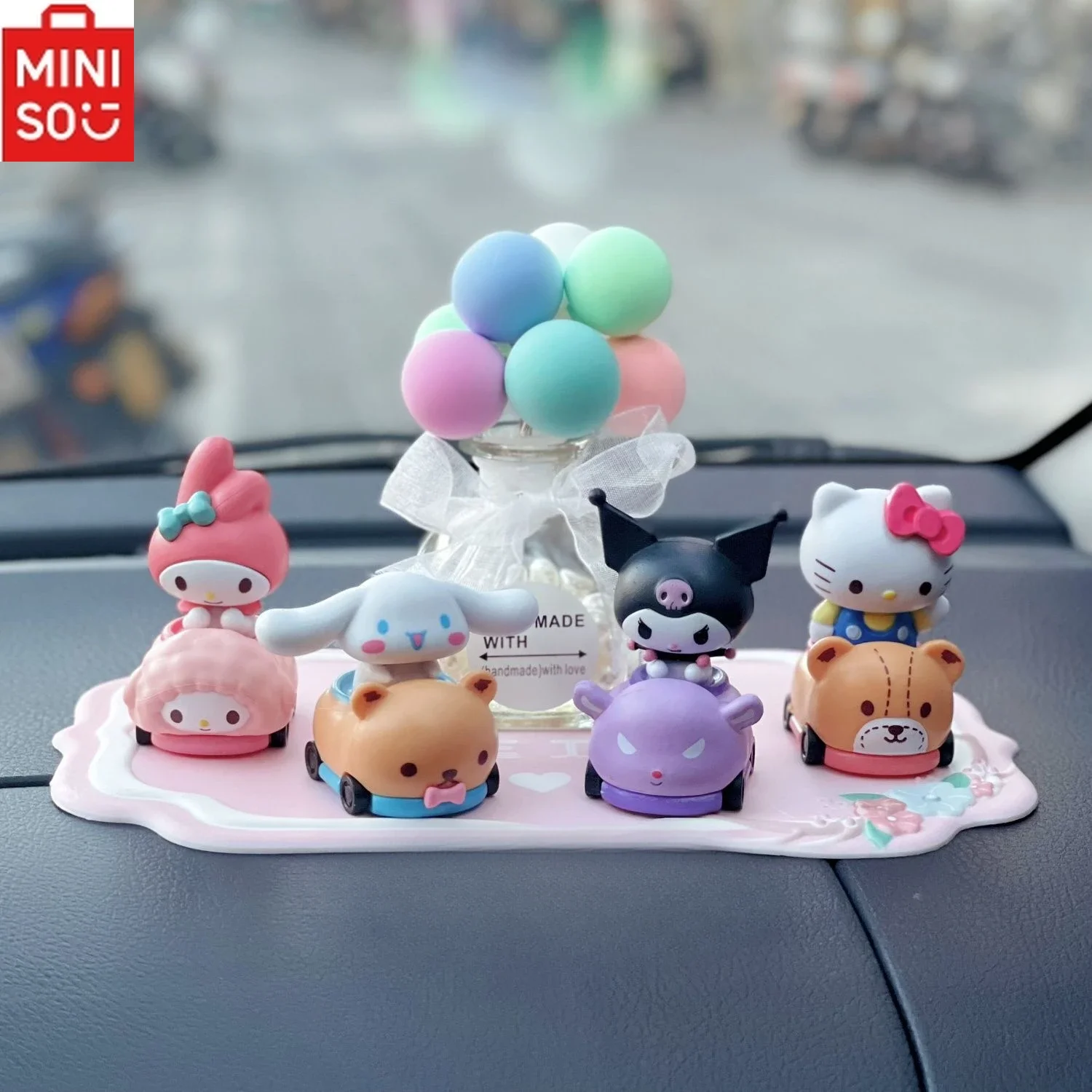 

MINISO Sanrio Hello Kitty Family Car Resin Combination Ornaments Kawaii Melody Kuromi Girls Car Center Console Decoration