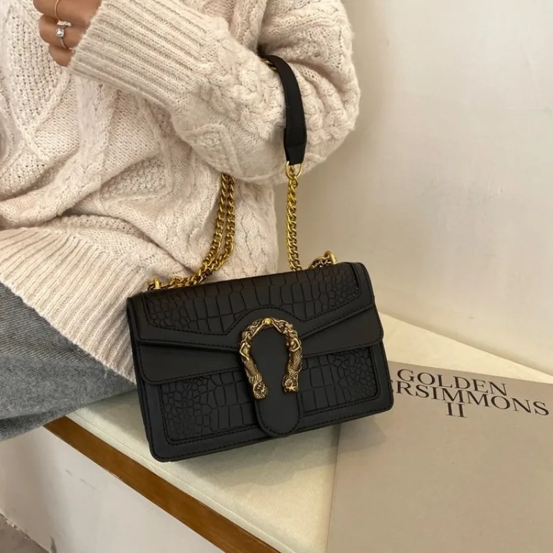 

Практичная женская сумка с организационными функциями. Сумка на плечо с несколькими отделениями для эффективного ежедневного использования. ‌