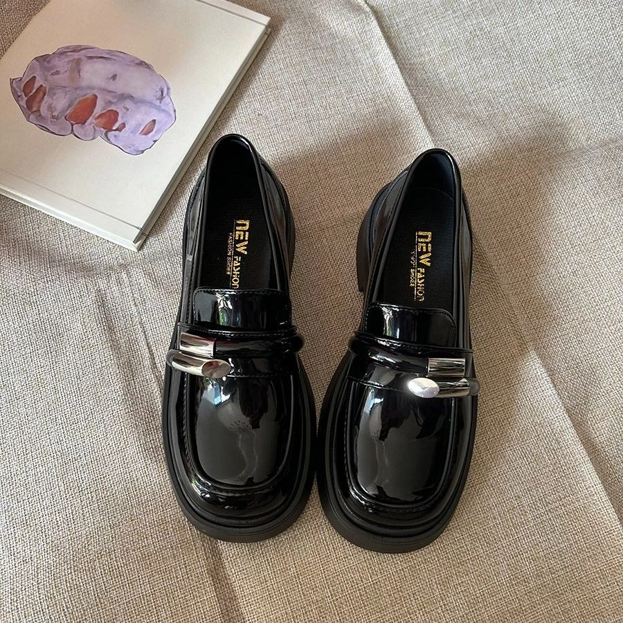New 2026 Spring Women's Round Toe Thick Sole Loafers British Style Retro French Versatile Slip-On Leather Shoes