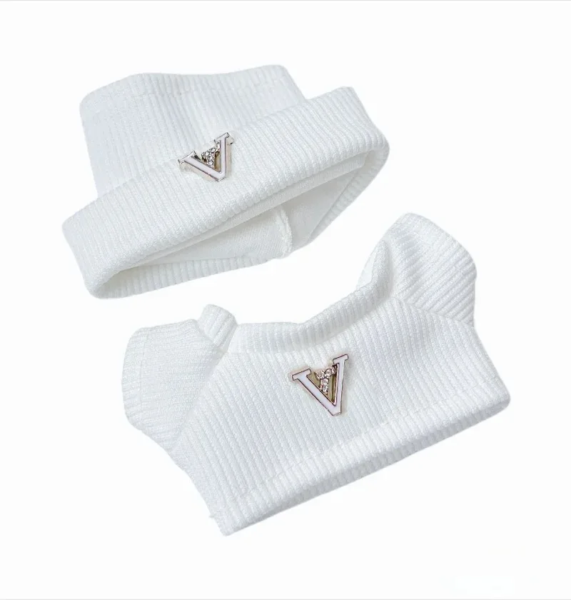 

Cool Fashion Explosions 123rd Generation Labubu Sitting Party Vinyl Blind Box Pendant Clothes Big Knitted Sweater Doll Clothes