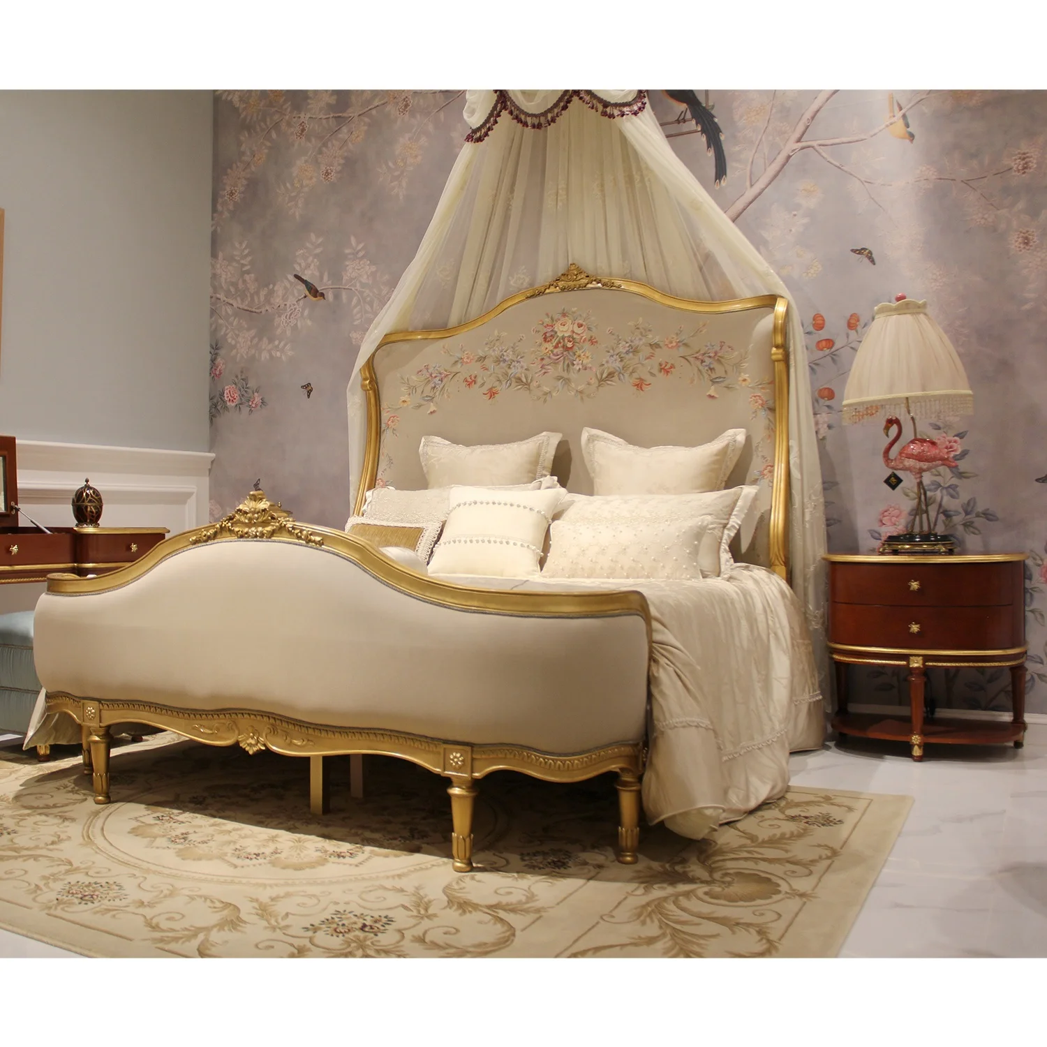 Luxury Victorian Style Cherry Mahogany Color Europe Beech Wood Hand Carving Gold Leaf Gild Bedroom Furniture Set