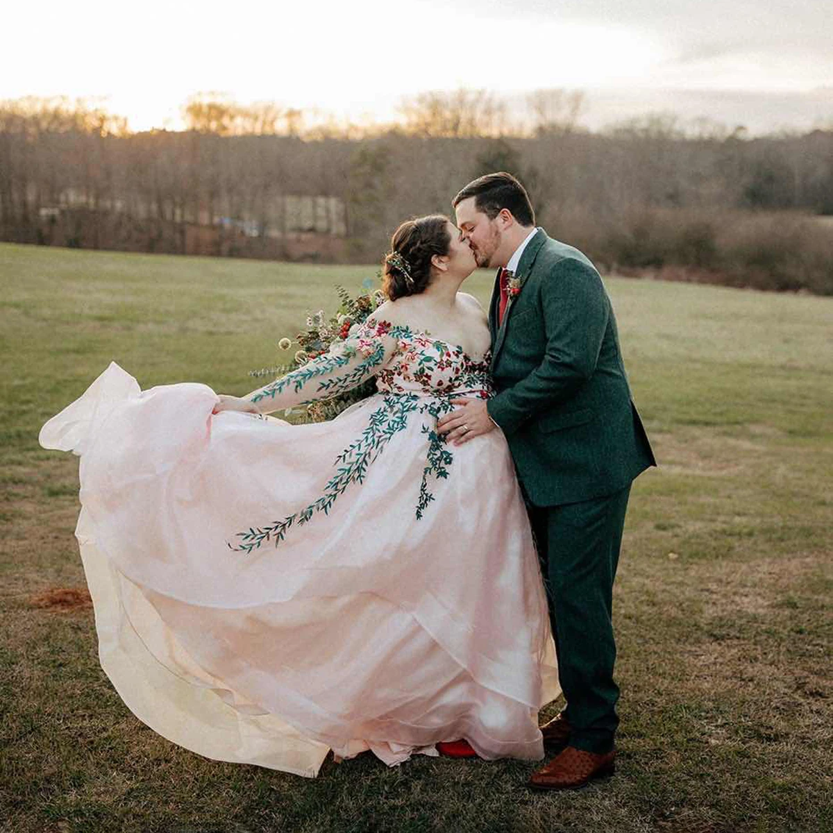 Off Shoulder Colorful Embroidery Lace Large Size Bridal Gowns Sweetheart Long Sleeves Princess Customzied Wedding Ball Gowns
