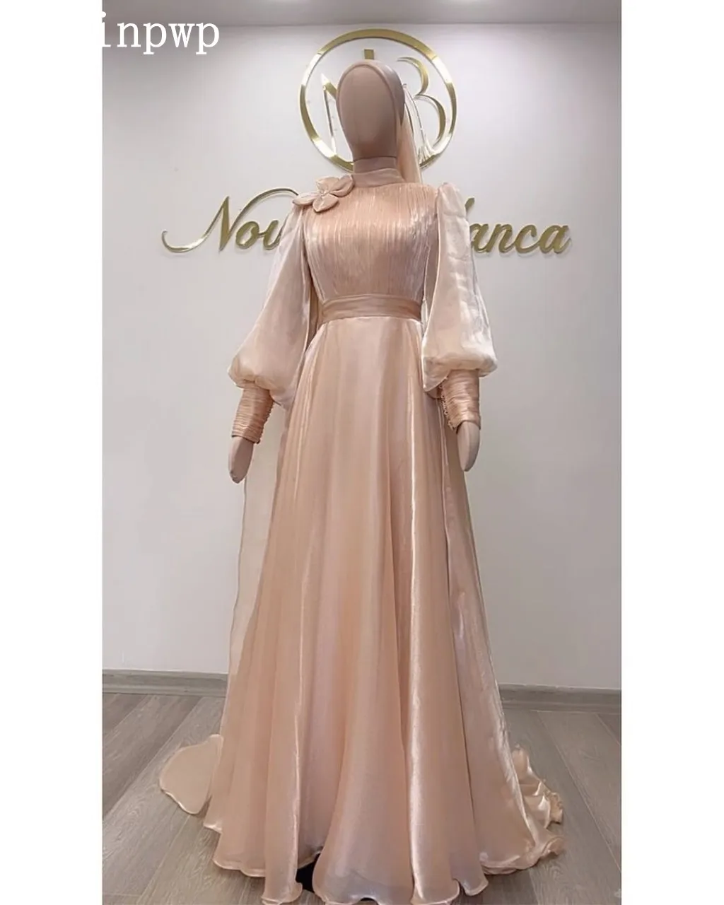 2025 Hijab 여성을위한 웨딩 드레스 신부 높은 칼라 긴 소매 라인 Pleats 3D 꽃 이슬람 신부 약혼 가운 맞춤