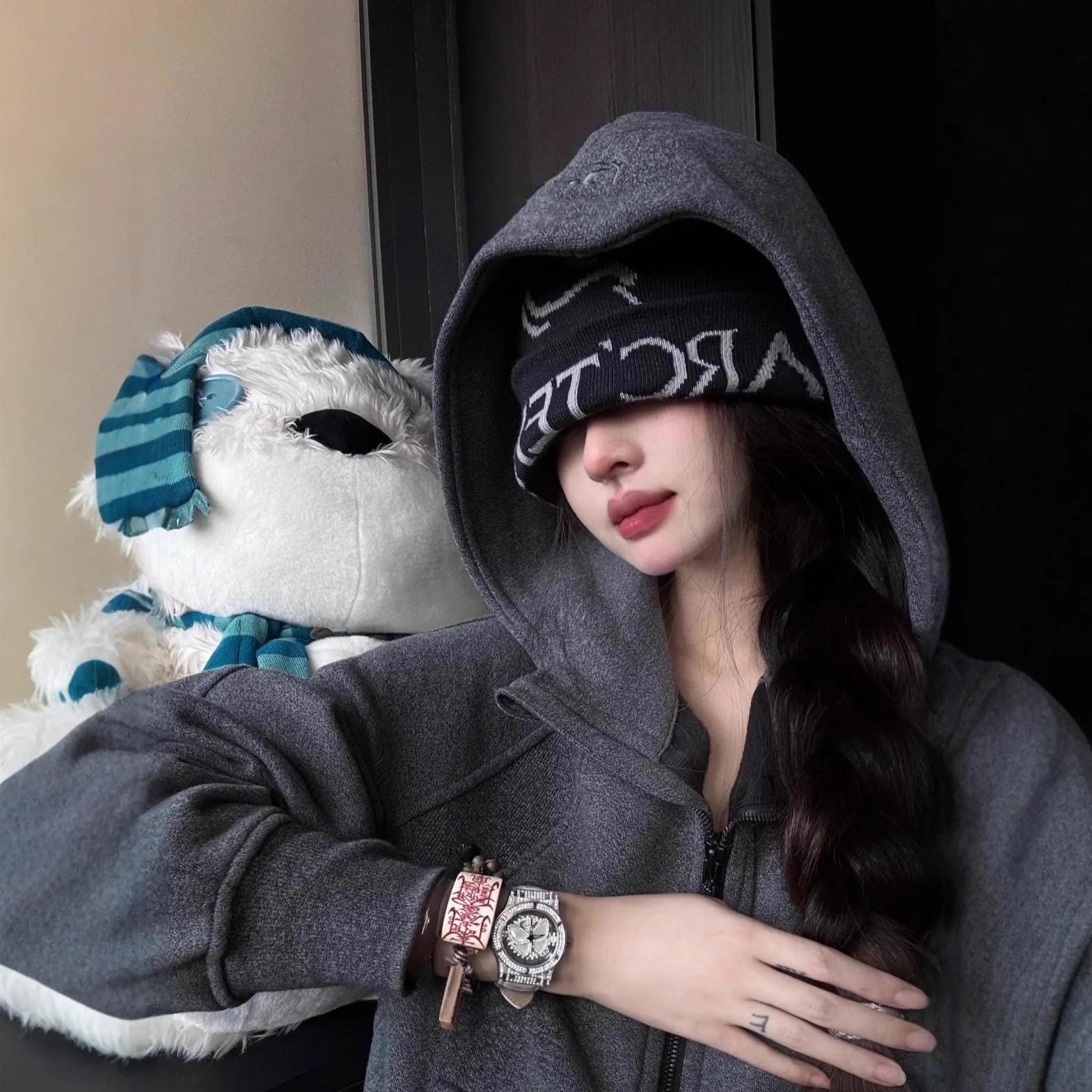 سترة لولو بقصة ضيقة بشعار كلاسيكي أسود ورمادي وأكمام طويلة للنساء، نمط كاجوال، سحاب للإغلاق، مزيج من القطن