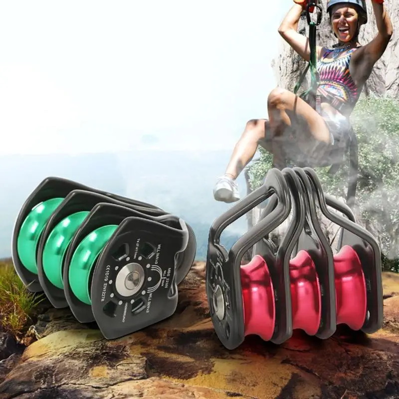 Three-Sheave Pulley Block with Grooved Sheaves Between Side Plates for Organized Rope Routing in Hauling Setups D2RD