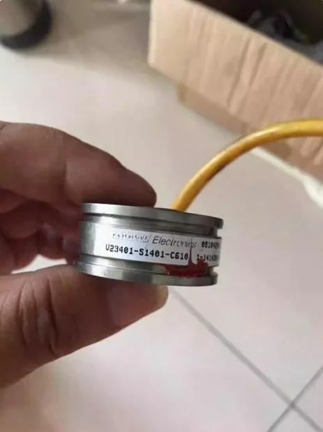 

V23401-S1401-C610 Б/у в хорошем состоянии энкодер