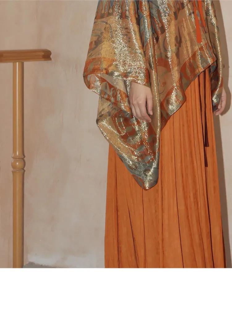 A new Chinese-style Hanfu top and skirt set made of silk gold with half arms