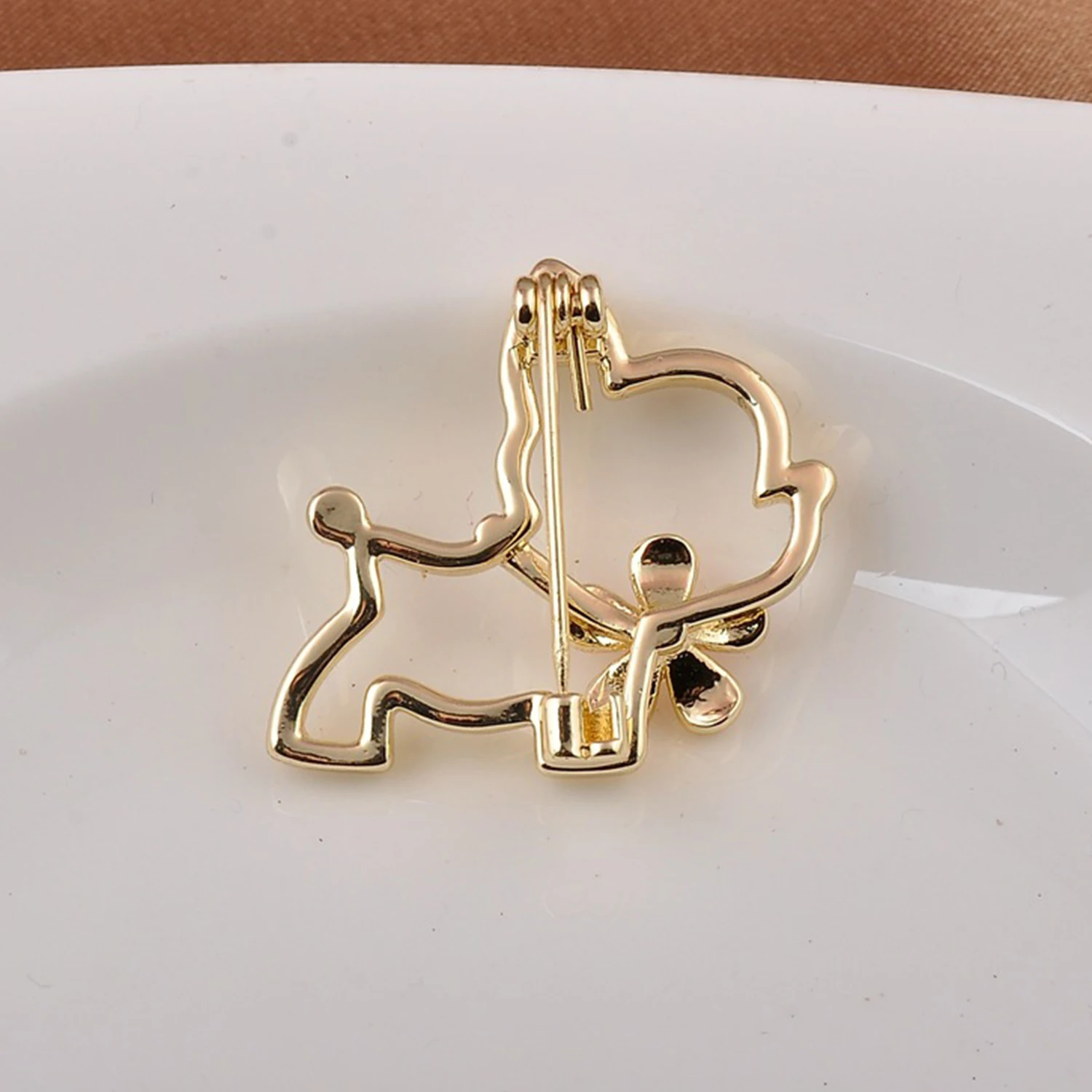 Cute Metal Hollow Dog Enamel Pin Cartoon Flower Puppy Brooches For Women Kids Pet Puppy Badge Brooch Jewelry Clothes Accessories