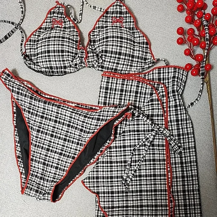 2024 جديد مثير بيكيني ملابس السباحة ثلاث قطع مجموعة التستر الصدر الصغير تجمع عطلة الشاطئ ملابس السباحة النسائية Rnd شكل كوب