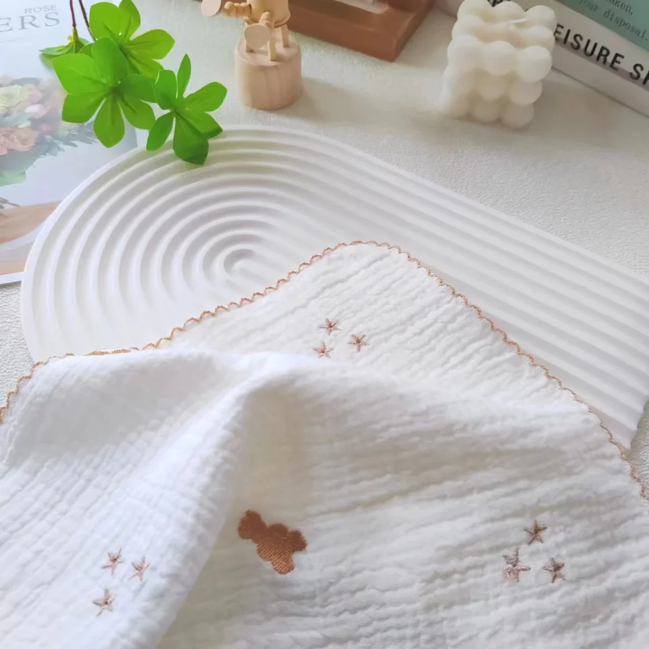 4pcs Embroidery Cotton Baby Face Towel Newborn Baby Items 4 Layer Muslin Baby Bibs Handkerchief Saliva Towel Feeding Burp Cloths