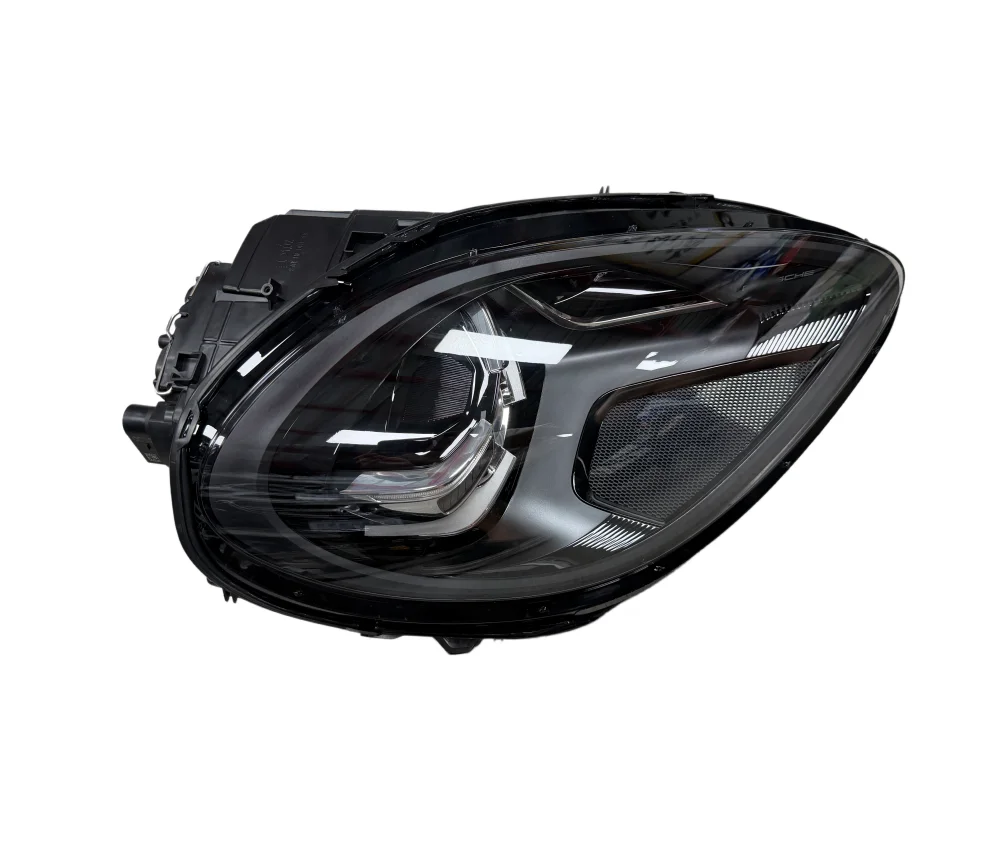 High-quality Ma-can 95B Features Top-level matrix Headlights on Both the Front Left and Right Sections.