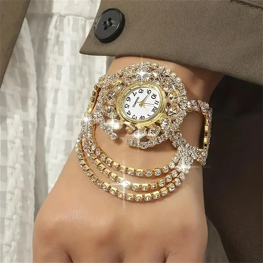 A stylish zinc alloy strap with charming round quartz women's watch with amphibole decoration without chronograph function