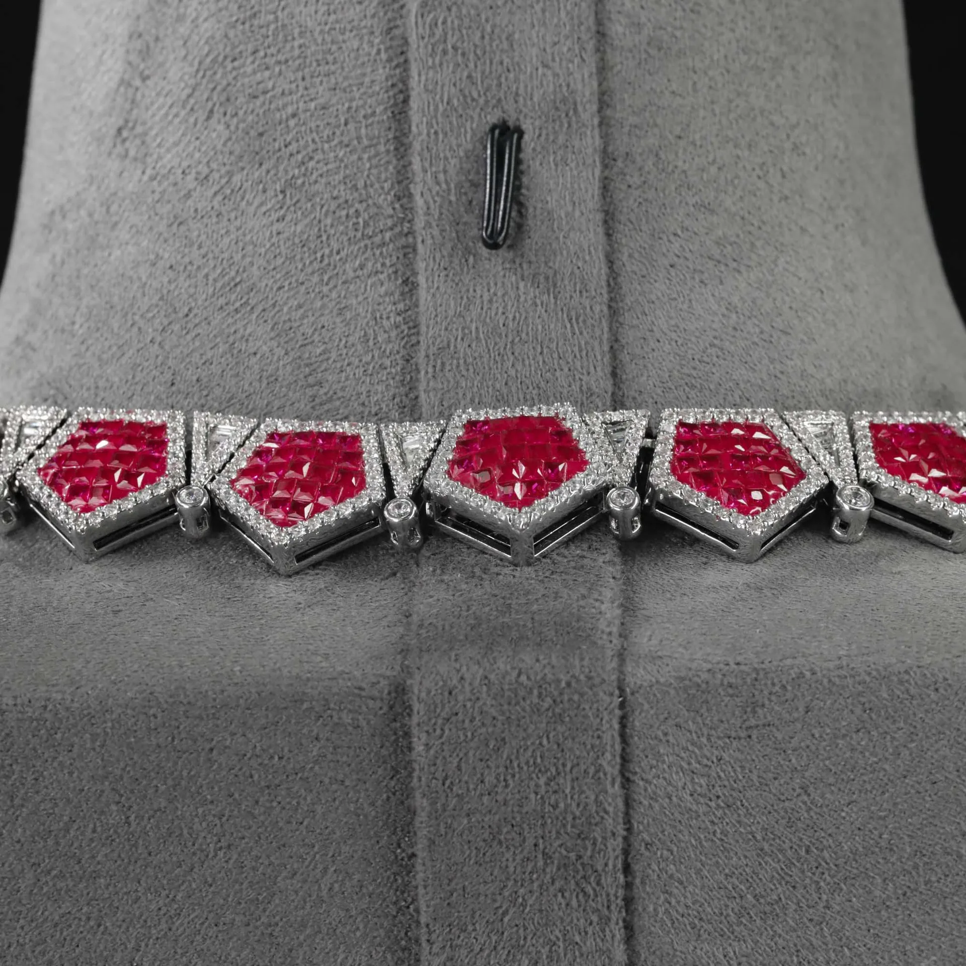 KQDANCE Luxury New Invisible Setting Lab Grown Ruby Gemstone Geometric Necklace With Red Stone For Wedding Party Jewelry