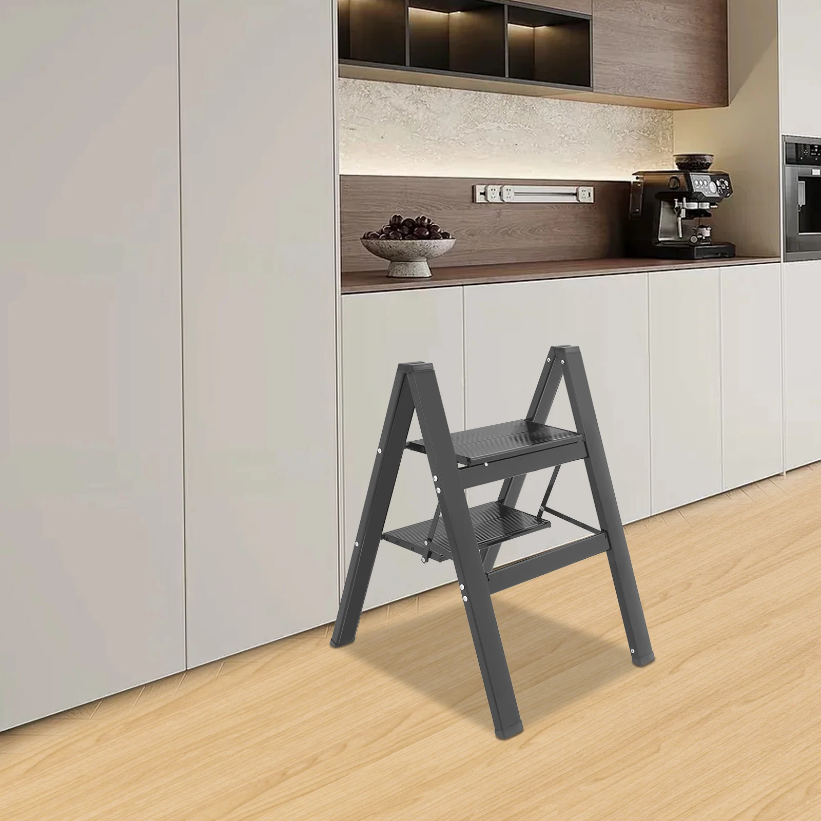 سلم قابل للطي بخطوتين، رف تخزين أدوات التسلق العملي بجانب السرير، مقعد للشرفة وغرفة المعيشة وغرفة النوم والمرآب