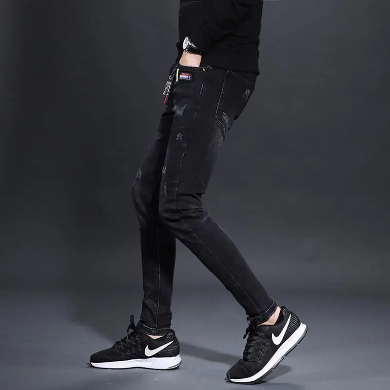 سراويل رعاة البقر الفاخرة للرجال عصرية جينز ضيق جينز أسود ضيق للرجال بنطلون جينز قابل للتمدد من قماش الدنيم للشباب ملابس الشارع