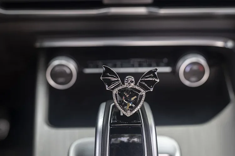 1pc Car Vent Clip Bat Skull Shape Rhinestone Decor Car Air Vent Clip Aromatherapy Perfume Accessory Car Interior Accessories