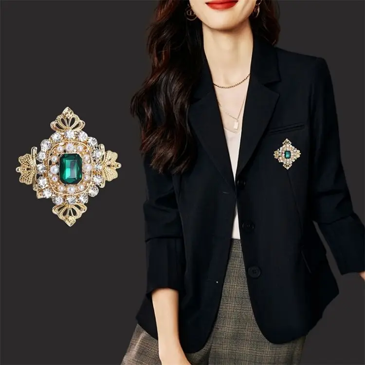 Baroque Style Women Elegant Vintage Emerald Rhinestone Brooches Pins Cross Chains Pearl Badges Suit Jewelry Party Wedding Buckle