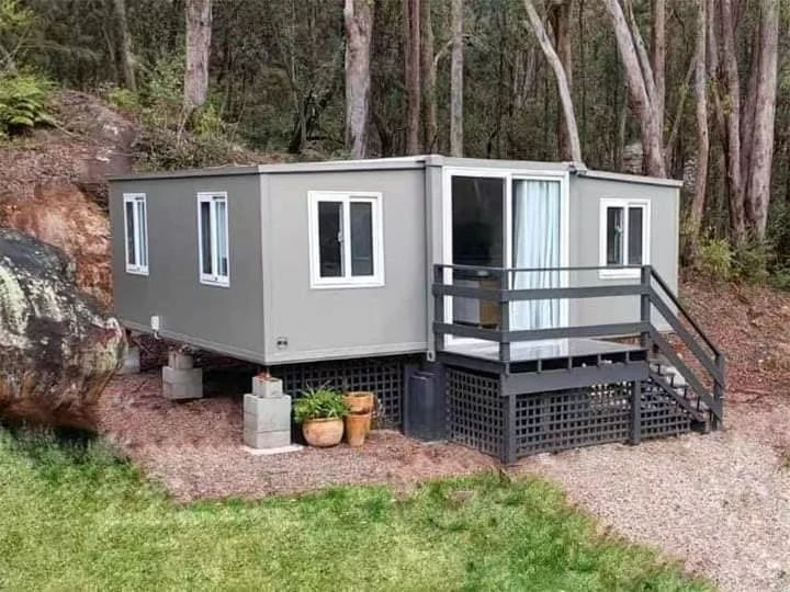 Ready-to-Ship 20Ft/40Ft Breathable Steel Sandwich Panel Container House Prefabricated Mobile Modular Home For Apartment Shop
