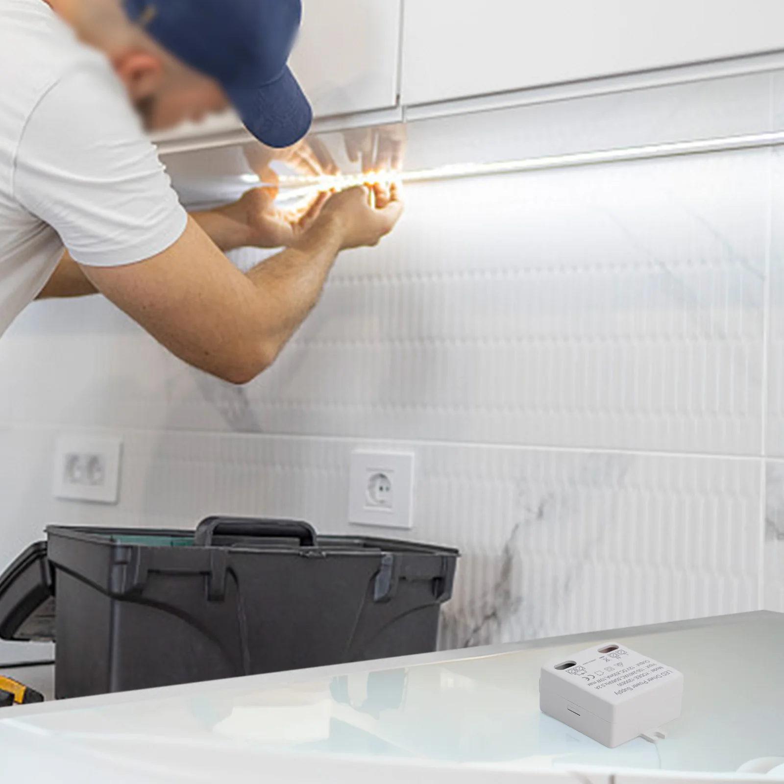 

Стабильная производительность Светодиод постоянного тока 12 В 10 Вт для источника питания для различных светодиодов низкого напряжения Защита от перегрузки и короткого замыкания