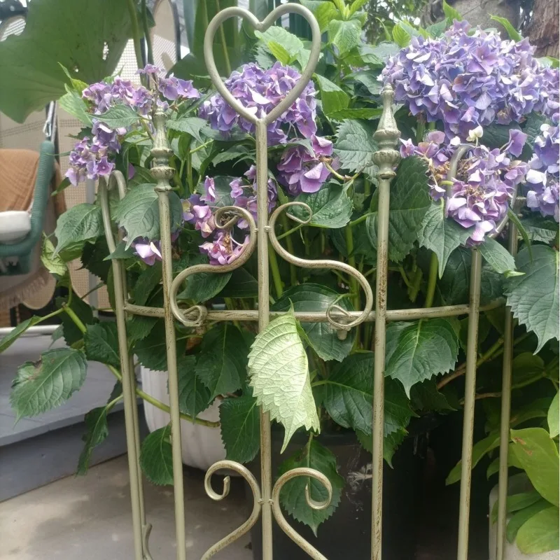 Vintage เก่าครึ่งวงกลมรั้วหัวใจชนบทเหล็กปีนเขากรอบสําหรับ Garden Cottage Plant สนับสนุนทนทานรั้วตกแต่ง