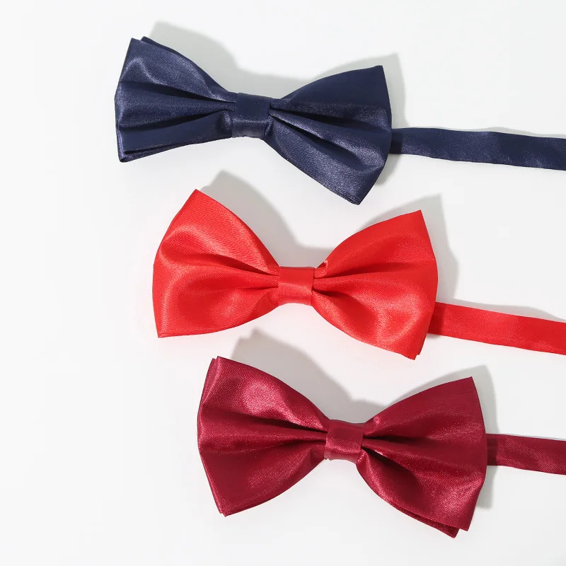 

1 piece of exquisite bow tie-formal tuxedo style-adjustable, average size-very suitable for suit uniforms and special occasions,