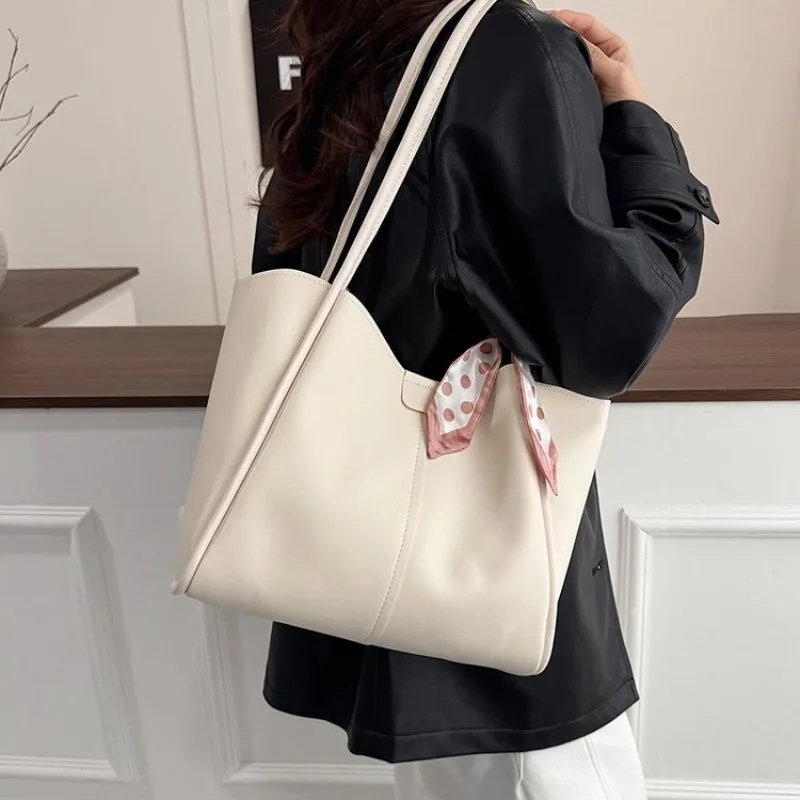 CEEKAY Damen-Tragetasche, cremeweiß, weiches PU-Leder, große Schulterhandtasche mit Schal-Detail und Beutel-Set, für den täglichen Pendelverkehr, lässig – Detail 5