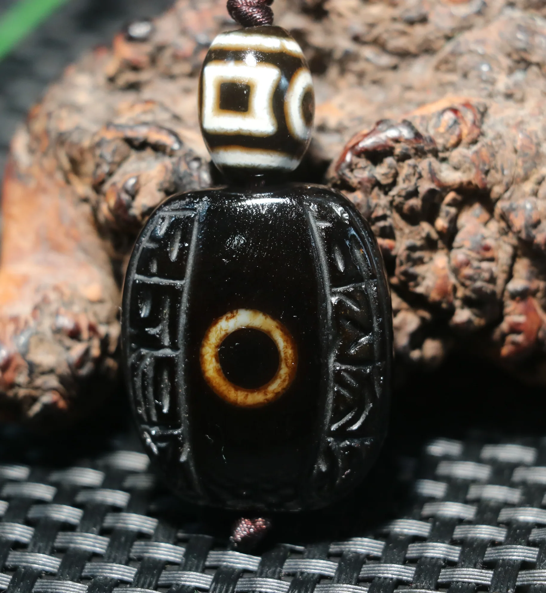 Unique Pattern  Energy Tibetan Old Agate Sculptural 6 OM Words 1 Eyed Goat Eye dZi Bead Pendant TIMESTOWN