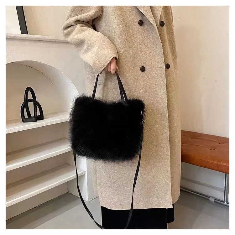 Autumn and winter new imitation fox plush high-value crossbody bag large capacity plush shoulder bag casual women handbag 2024